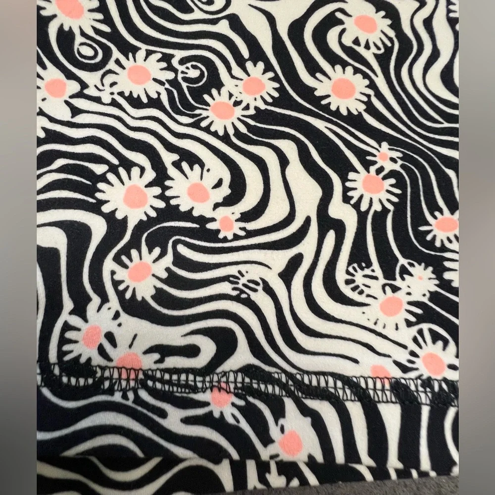 F P Movement Small New With Tags  Black/White Patterned Women's Shorts - Picture 7 of 10